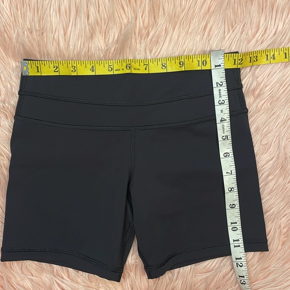 Lululemon Black Hi Rise Spandex Shorts Size 4 - Picture 5 of 6